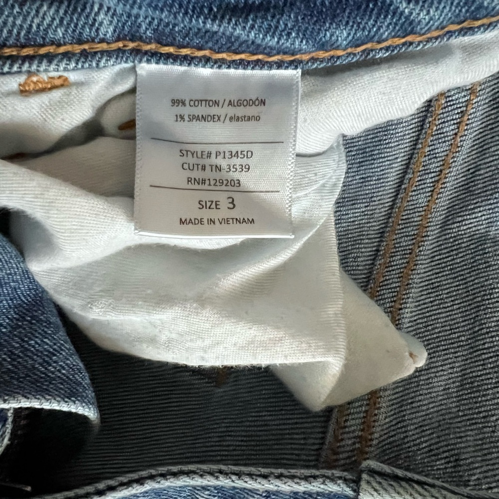 Fashion Nova Blue Jeans with Classic Denim Texture and Contrasting Stitching